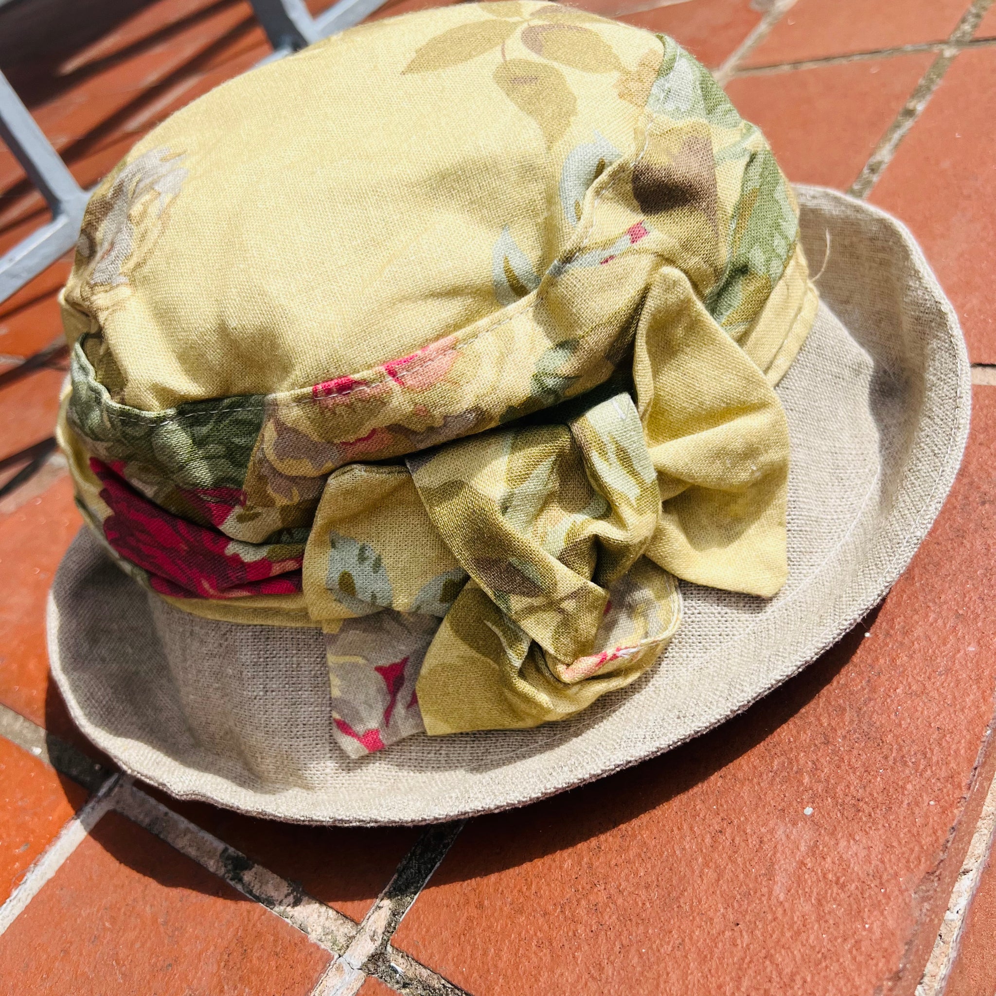 Leila Two Tone Summer Floral Rose Cloche Hat