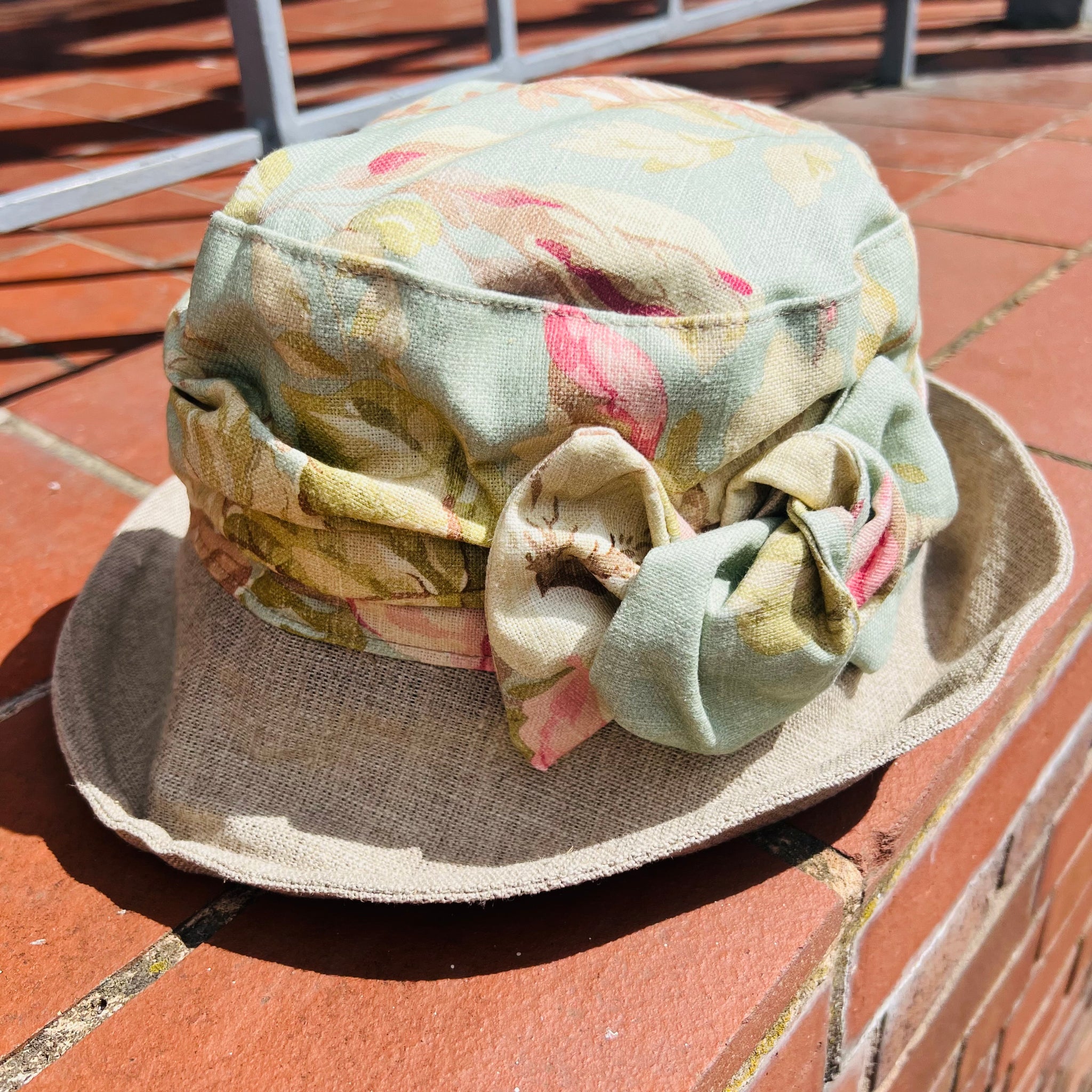 Leila Two Tone Summer Floral Rose Cloche Hat