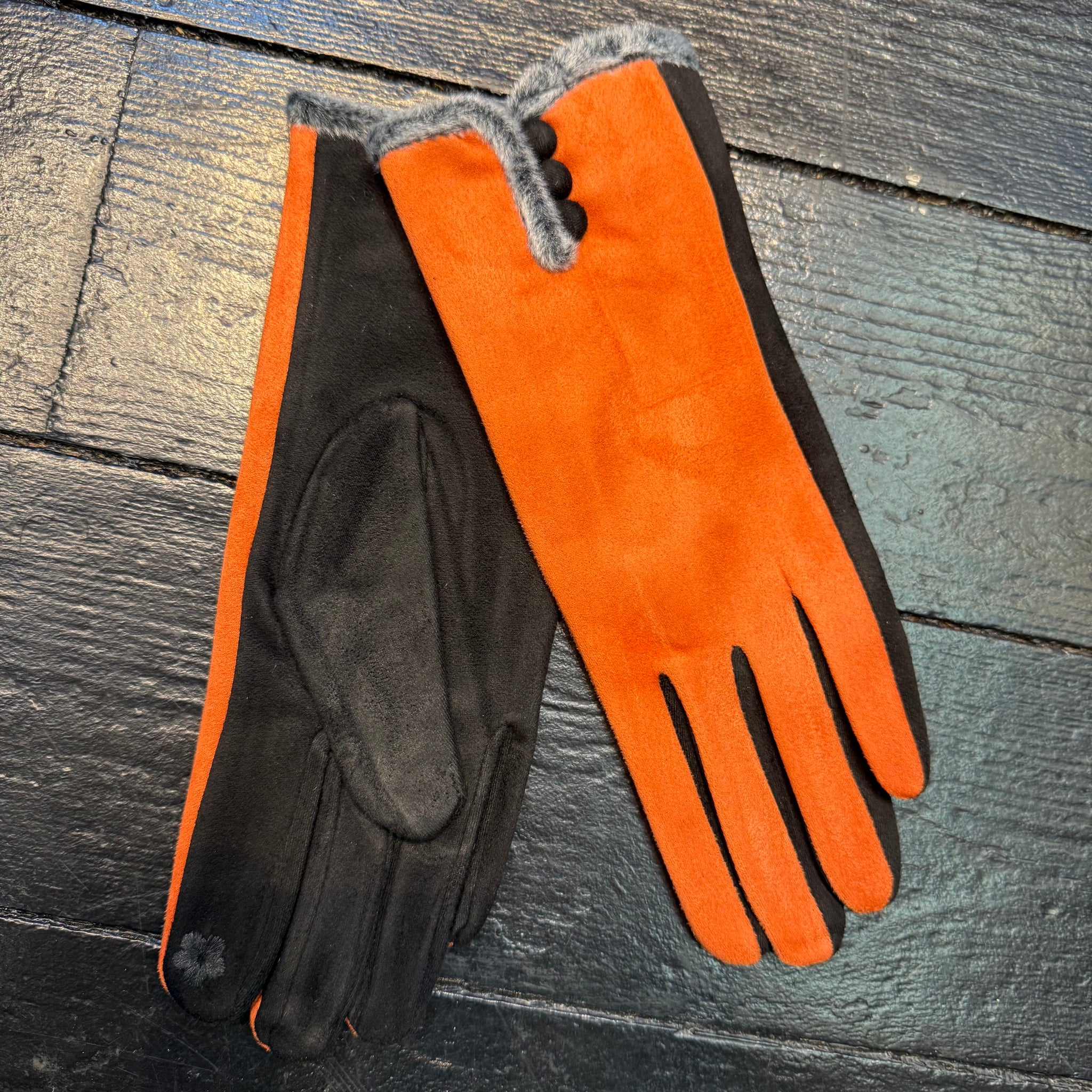 Barbara Suedette Gloves With Three Buttons