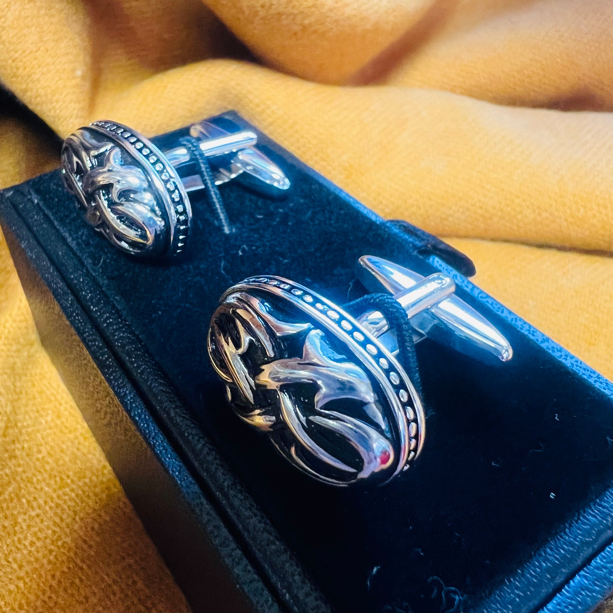 Cufflinks Celtic knot oval black and silver