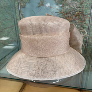 Cream Sinemay Occasion Hat With Feathers