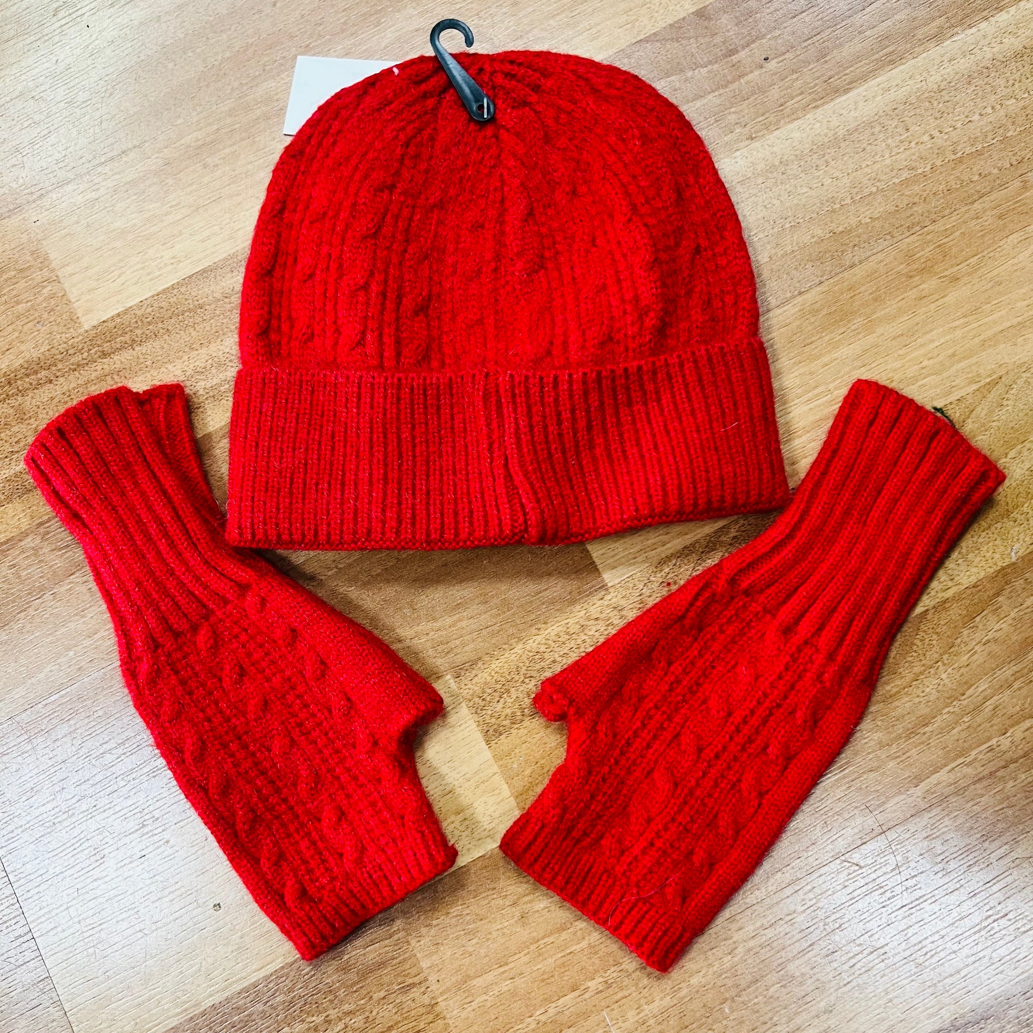 Maggie Wool Hat & Wrist Warmer Set