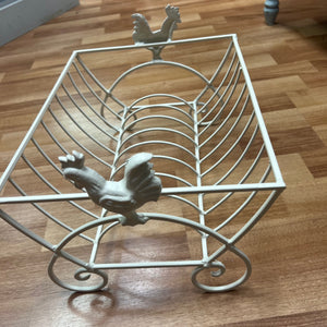 Cream Country Style Metal Plate Drainer With Chicken Ends