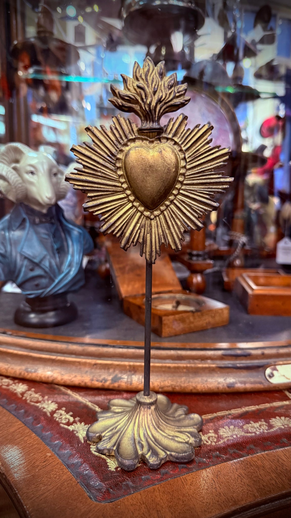 Sacred Heart Decoration On Stand