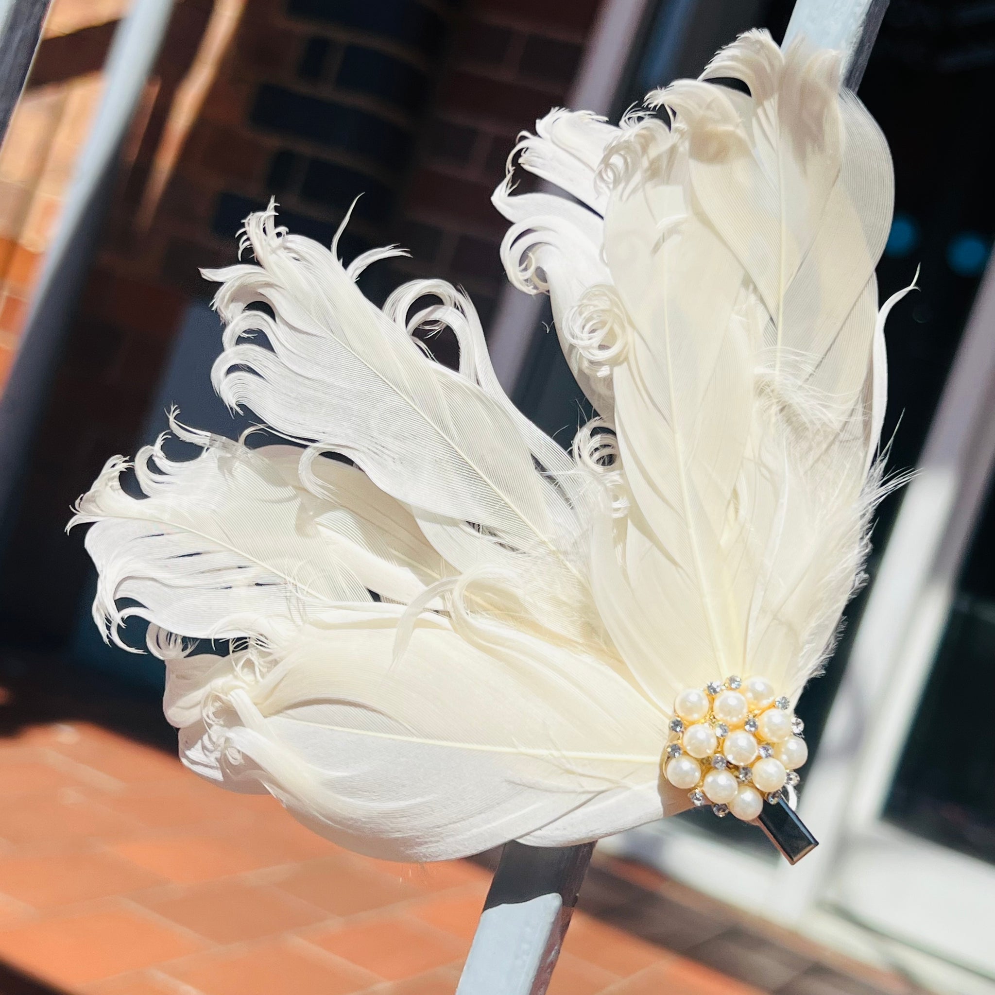 Vanessa Feather & Pearl Hair Clip