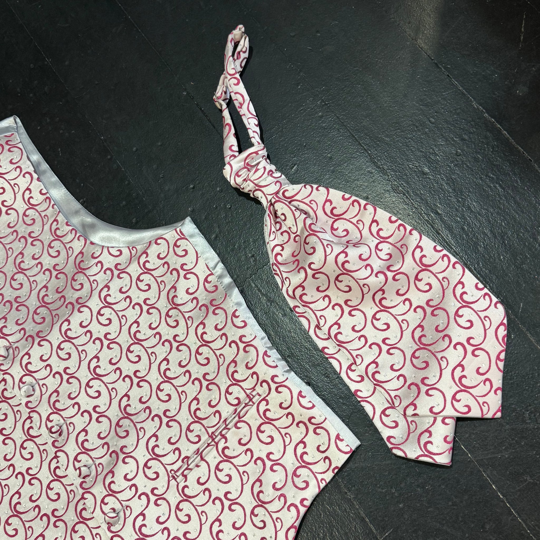 Waistcoat and Cravat Set (38R)