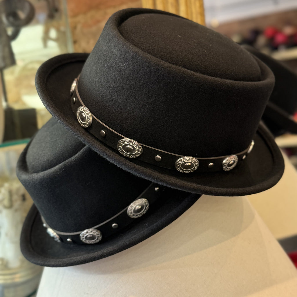 Jessie Buckled Classic Round Pork Pie Hat