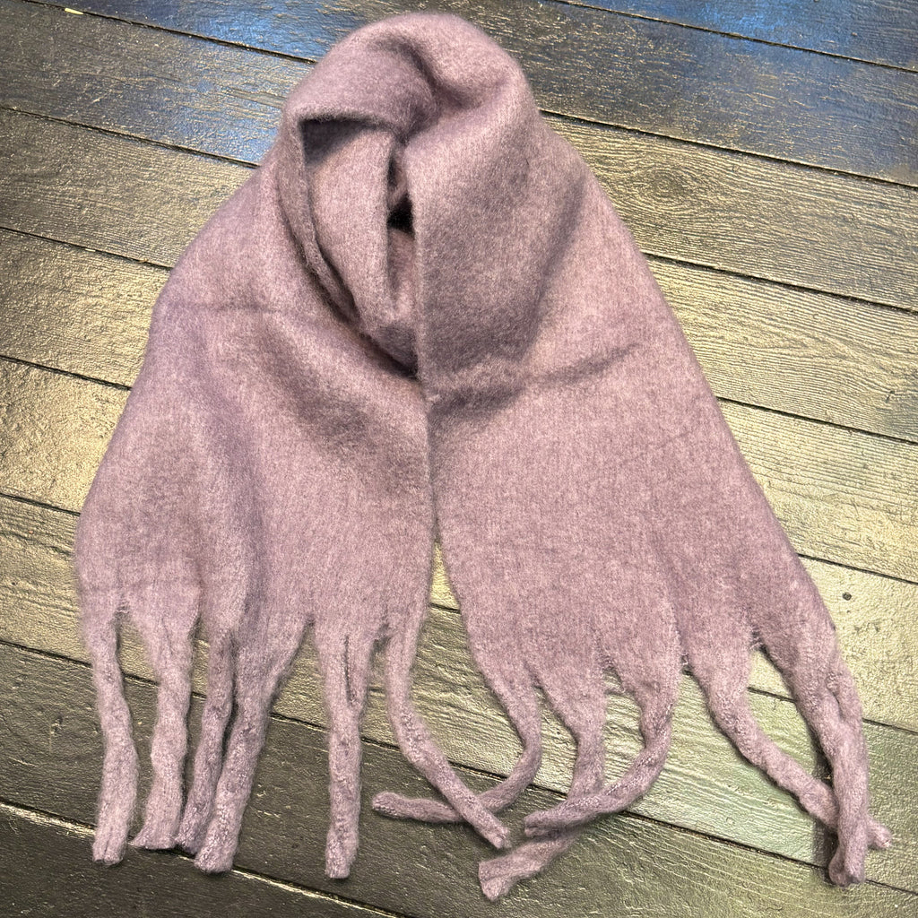 Maisie Cosy Finged Scarf