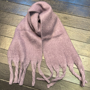 Maisie Cosy Finged Scarf