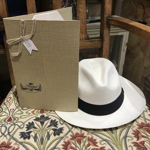 Folding Panama hat with box