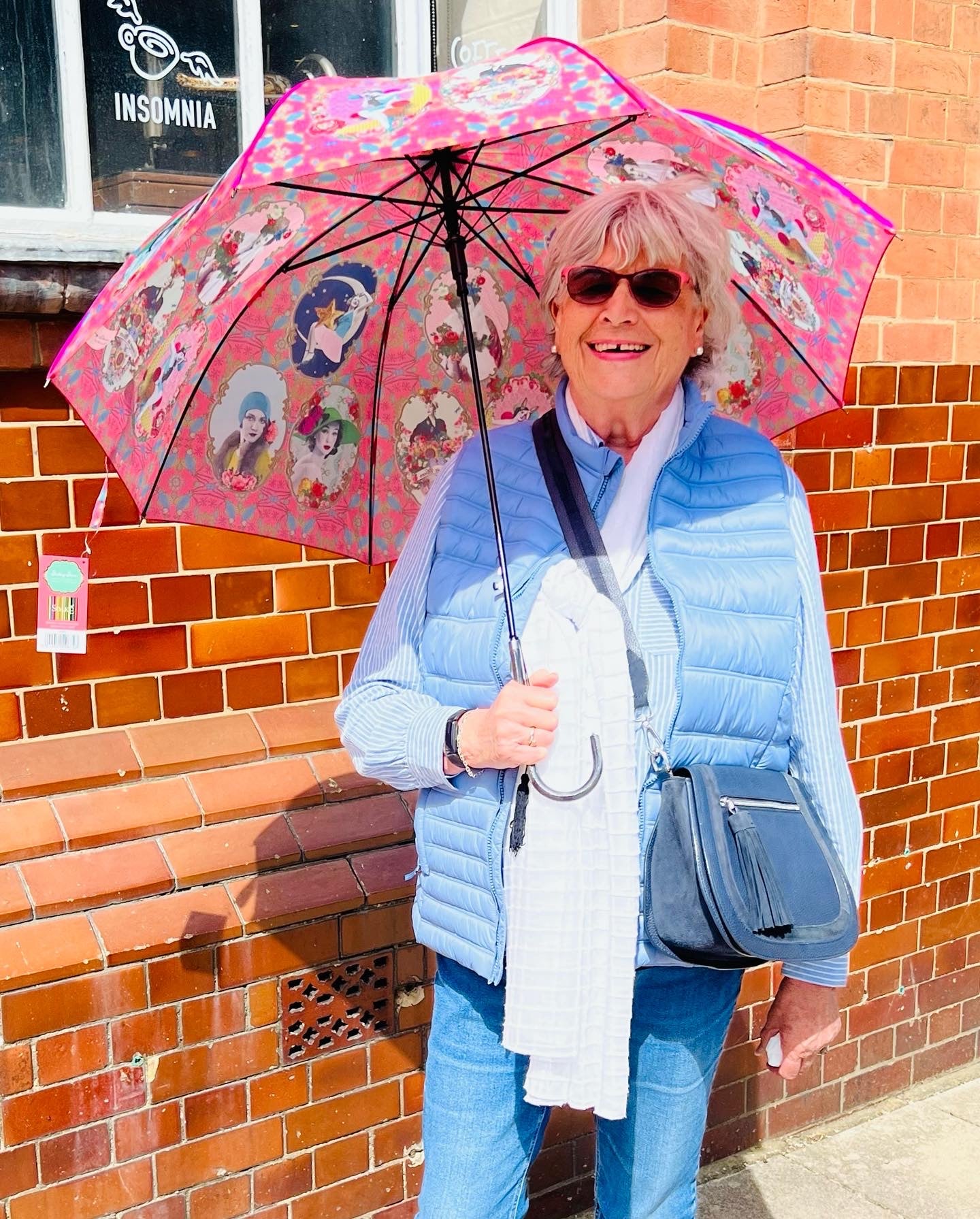 Retro Umbrella - Raining Women