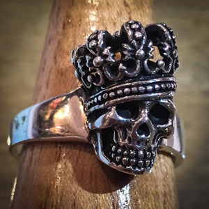 Ring Skull Wearing a Crown