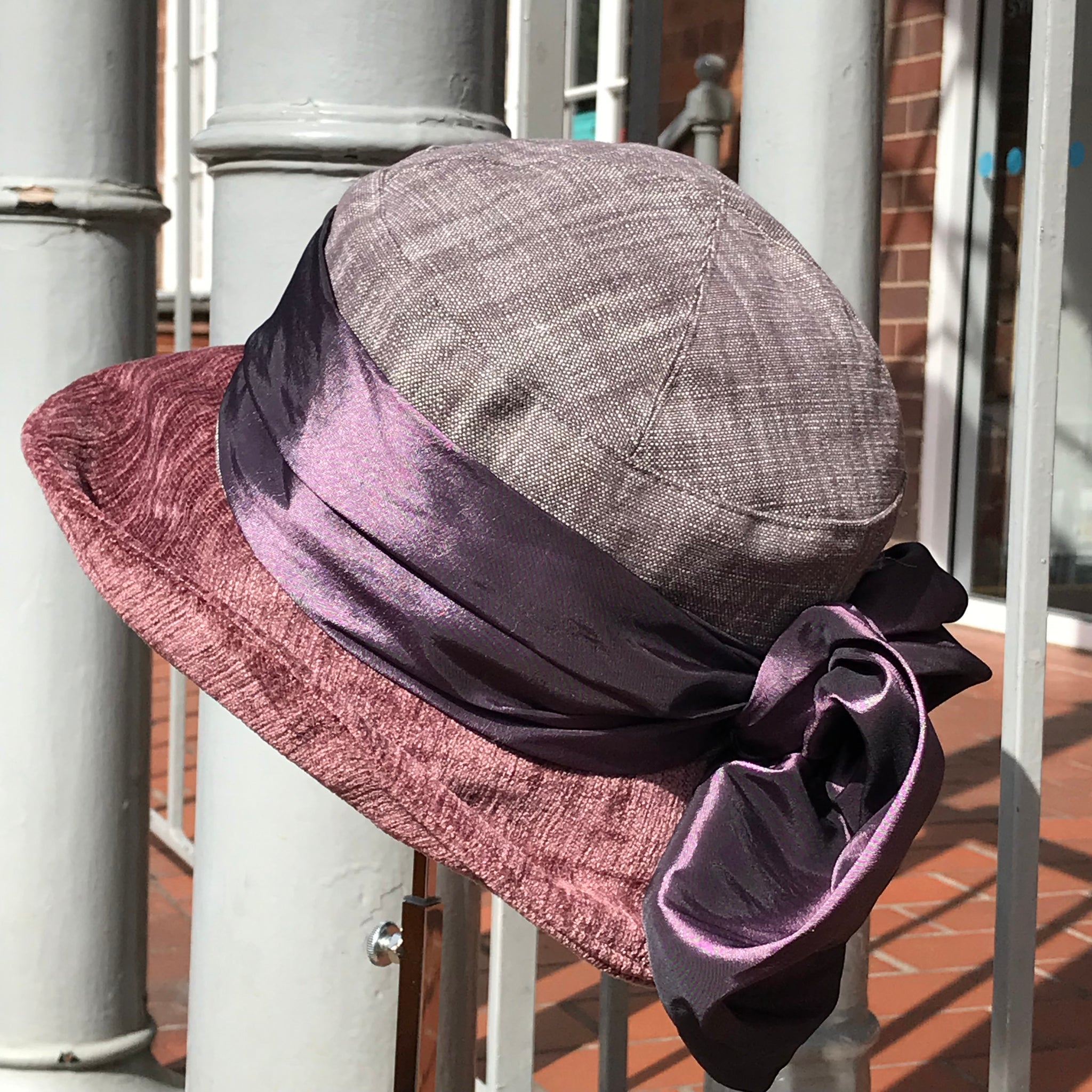 Vintage Tapestry Cloche hat - Mauve silk