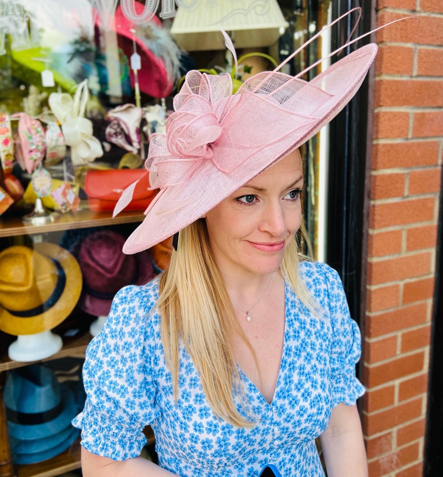 Extra Large Round Sinamay Fascinator With Bow/Quill
