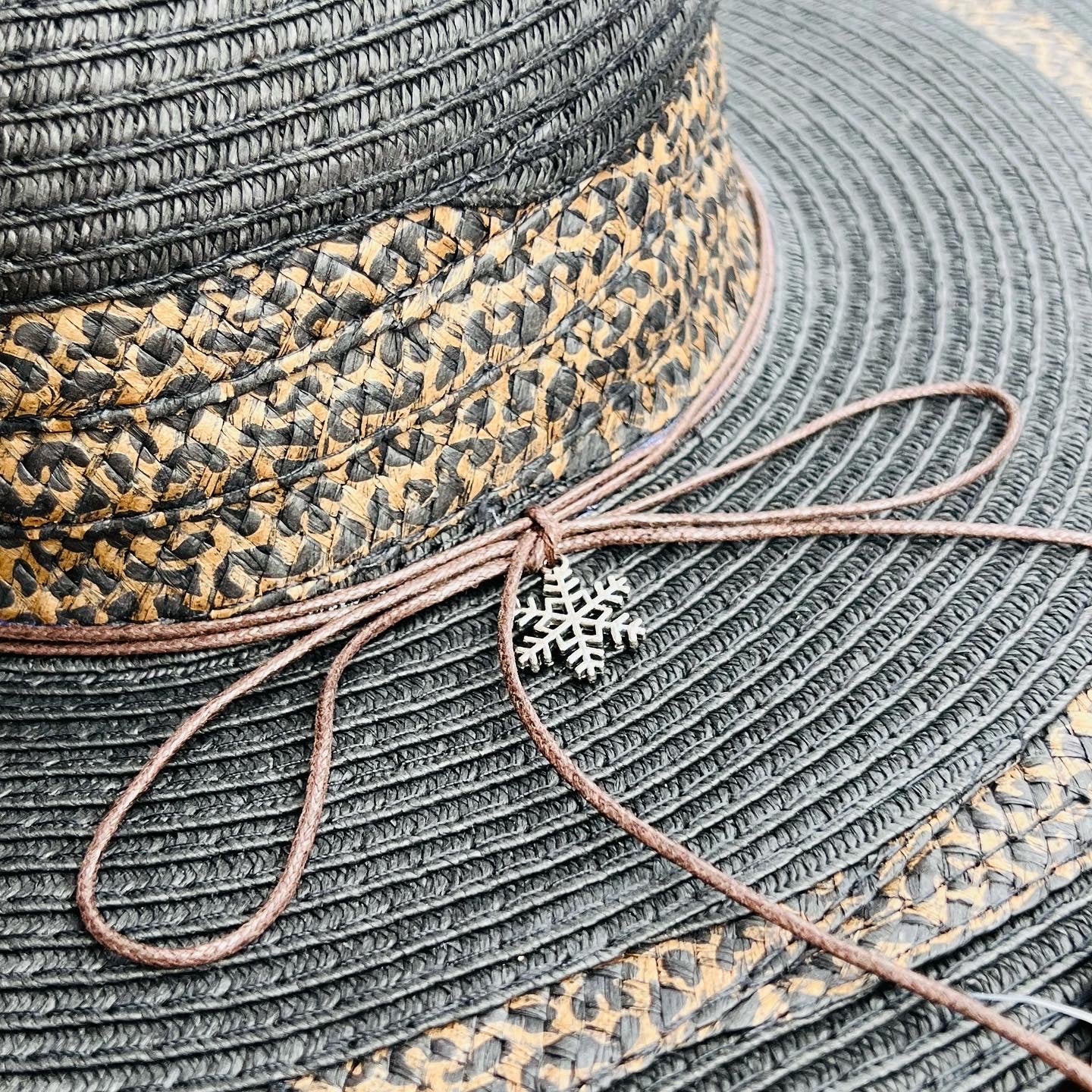 Wide Brim Round Crown Straw Hat