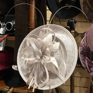 Disc Fascinator Feathers & Bow