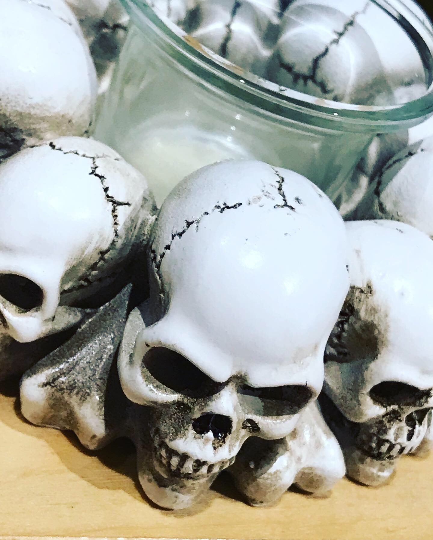 skulls T light holder