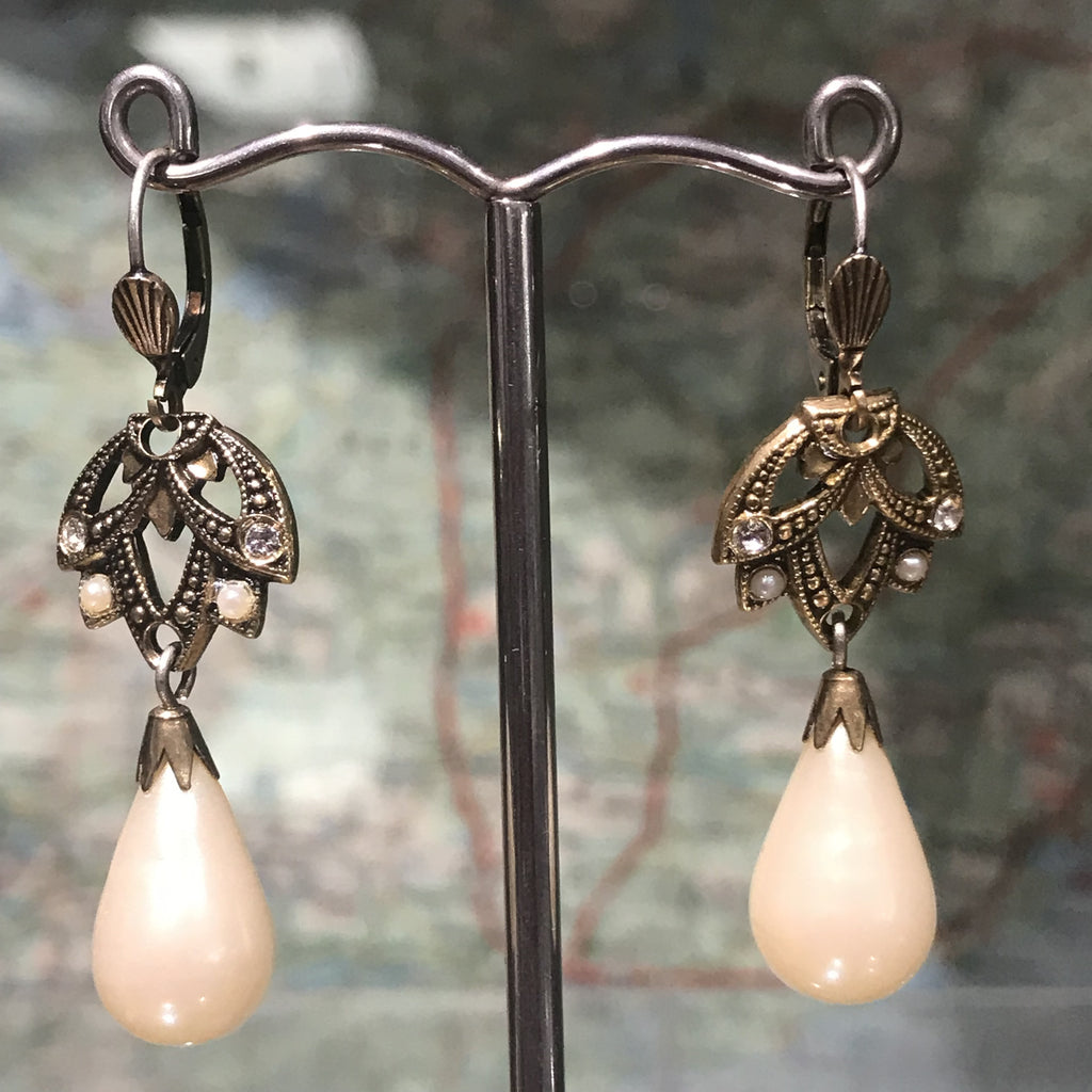 Vintage style pearl and crystal drop earrings