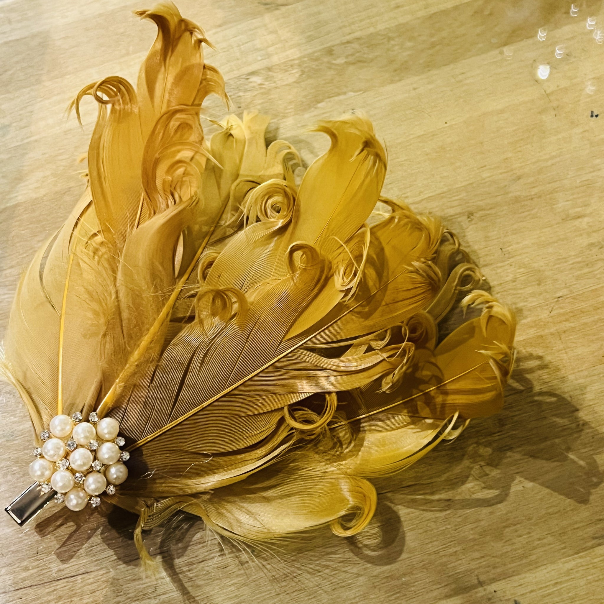 Vanessa Feather & Pearl Hair Clip