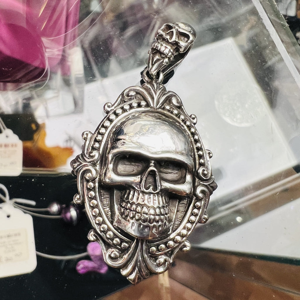 Pendant - Silver Oval Framed Skull